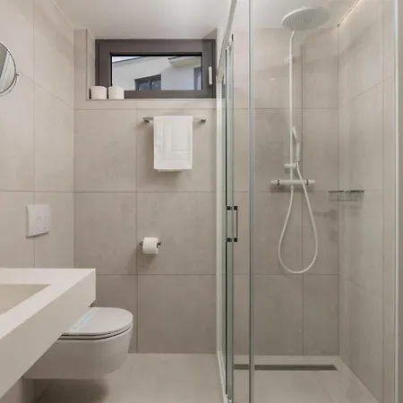 Cozy In Krk With Wifi Apartament Krk Town