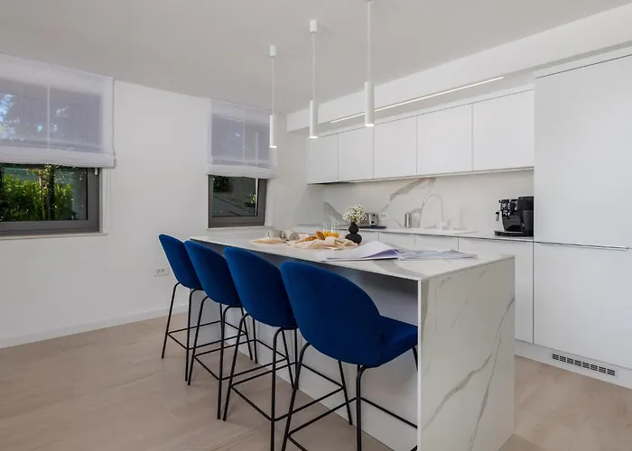 3 Bedroom Front In Krk 크르크