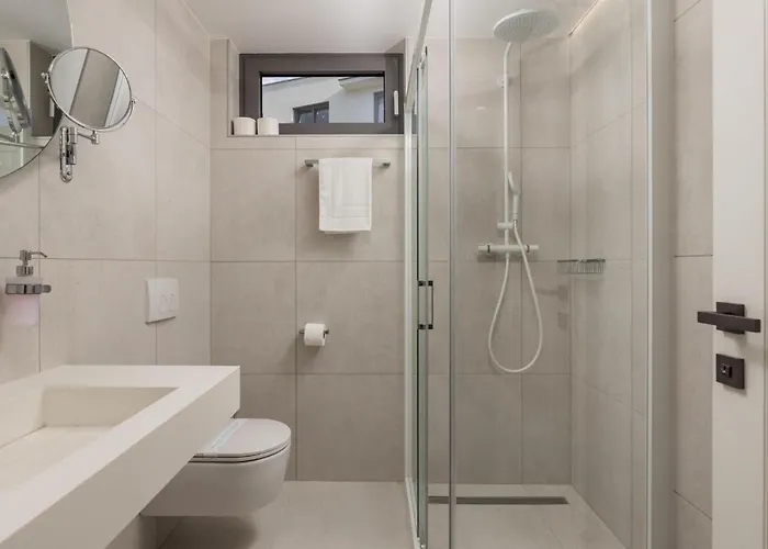 3 Bedroom Front In Krk 아파트 크르크