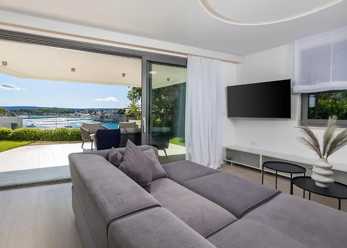 3 Bedroom Front In Krk 크르크