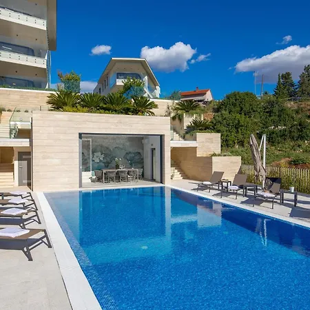 3 Bedroom Front In Krk