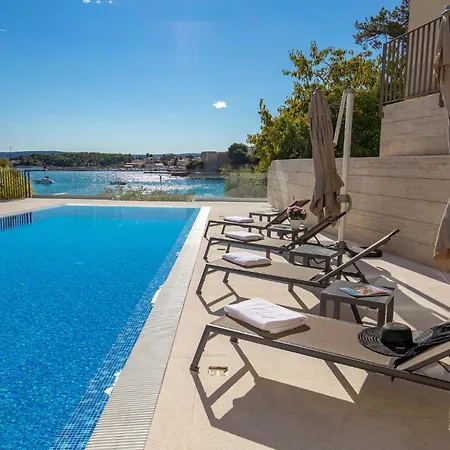 Apartmán 3 Bedroom Front In Krk *